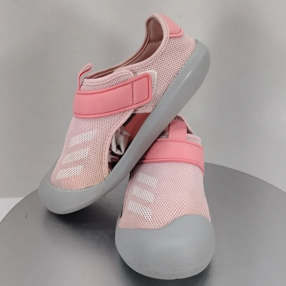 Adidas Kids Water Shoes in  size 1 kids pre owned Exellent condition